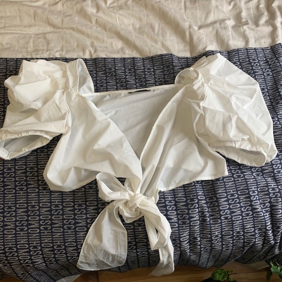 Puff sleeve wrap belted crop blouse - Picture 4 of 4